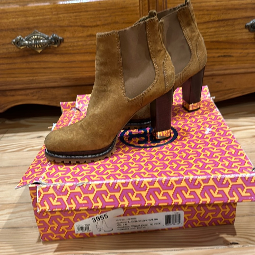 Tory Burch lug sole boot